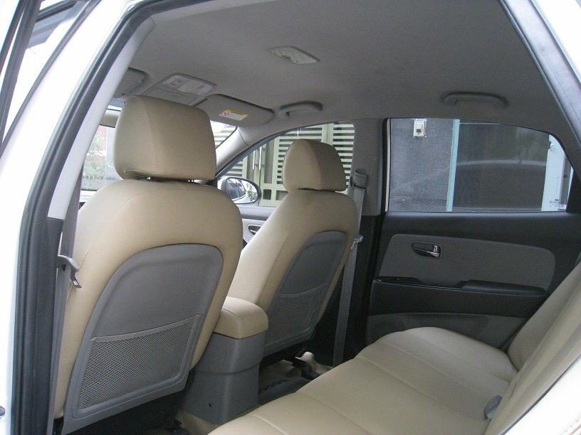 Bán Hyundai Avante 2012 số sàn màu trắng thể thao