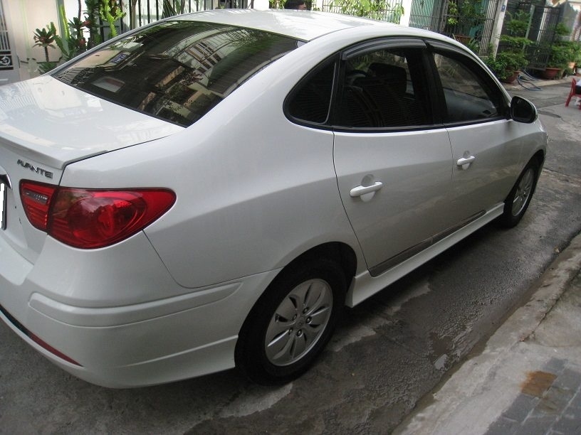 Bán Hyundai Avante 2012 số sàn màu trắng thể thao