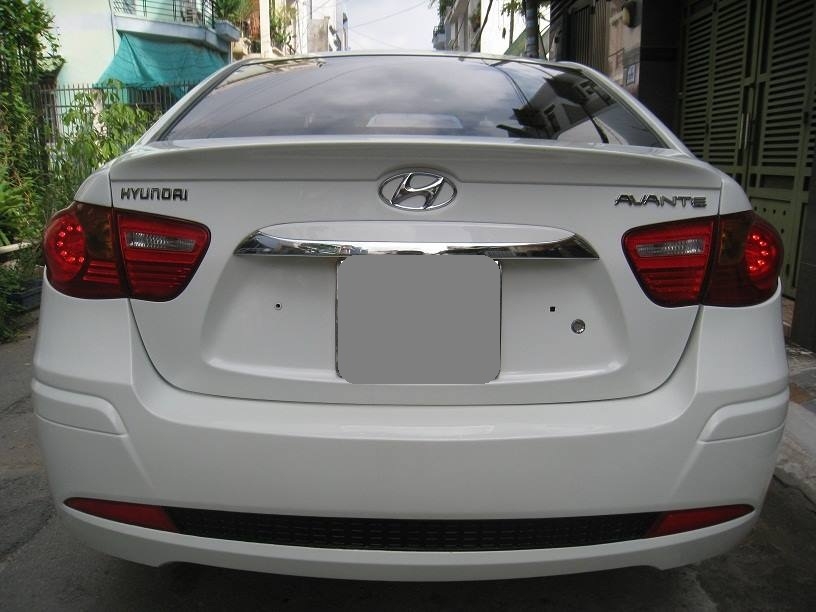 Bán Hyundai Avante 2012 số sàn màu trắng thể thao