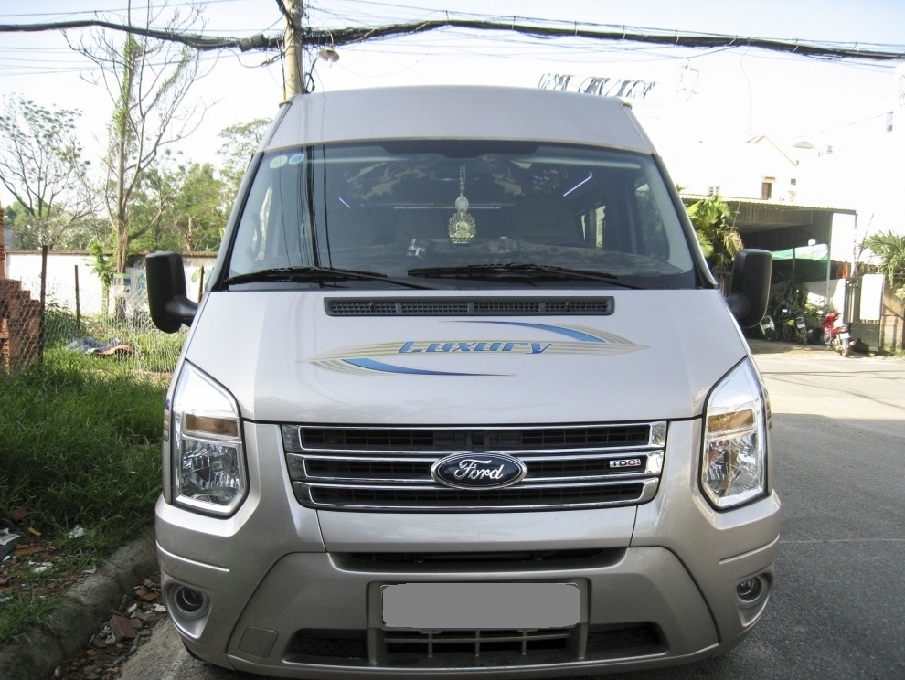 Bán Ford Transit Luxury Xám 2018 số sàn máy dầu mâm đúc.