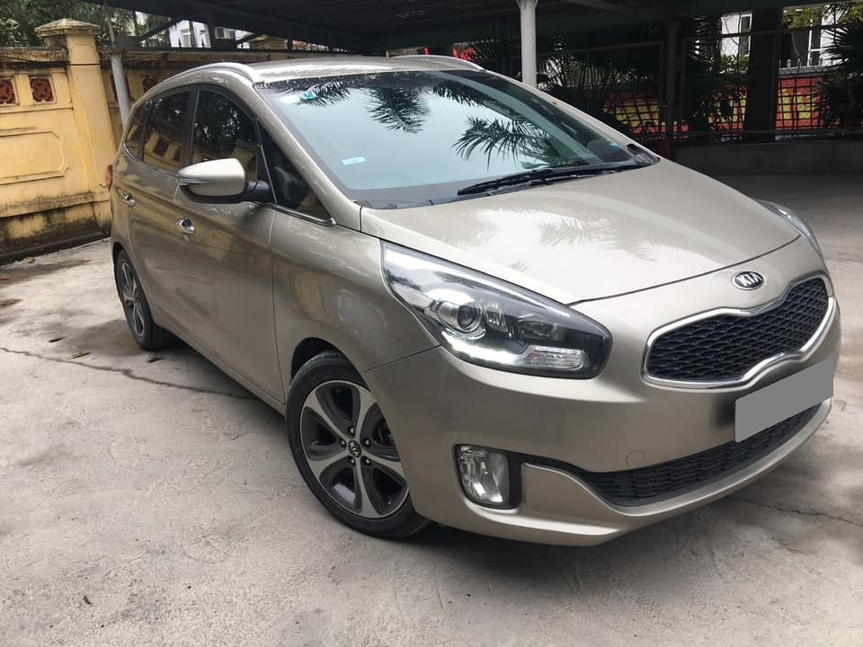 Bán Kia Rondo Vàng 2017 máy dầu tự động xe đi ít.