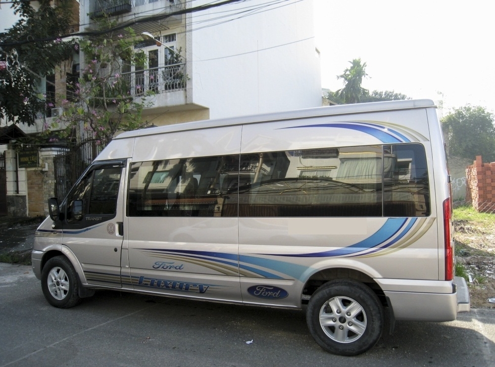Bán Ford Transit Luxury Xám 2018 số sàn máy dầu mâm đúc.