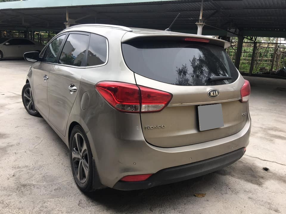 Bán Kia Rondo Vàng 2017 máy dầu tự động xe đi ít.