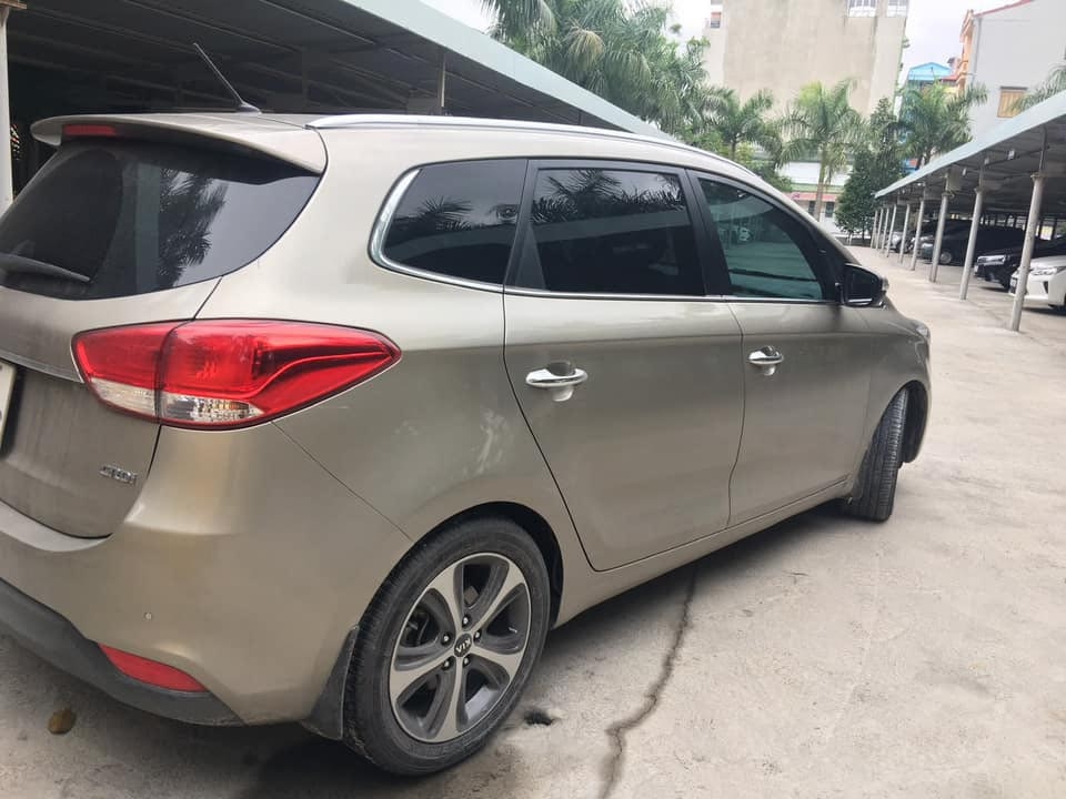 Bán Kia Rondo Vàng 2017 máy dầu tự động xe đi ít.