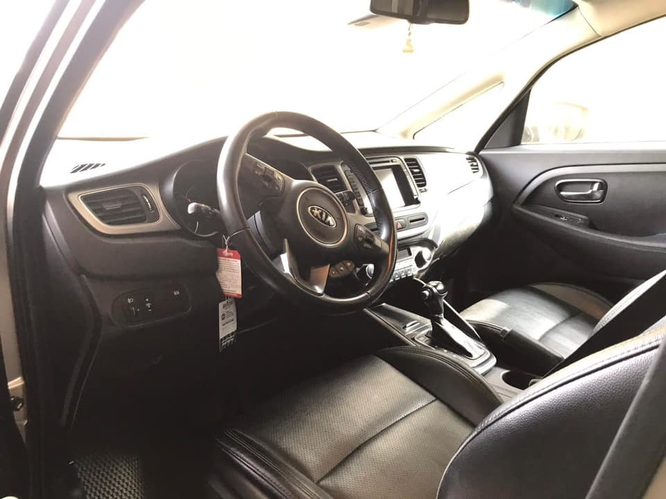 Bán Kia Rondo Vàng 2017 máy dầu tự động xe đi ít.