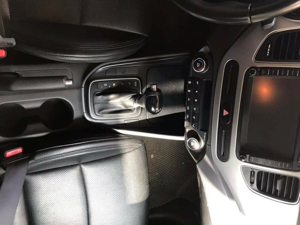 Bán Kia Rondo Vàng 2017 máy dầu tự động xe đi ít.