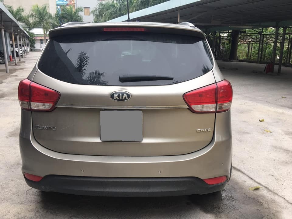 Bán Kia Rondo Vàng 2017 máy dầu tự động xe đi ít.