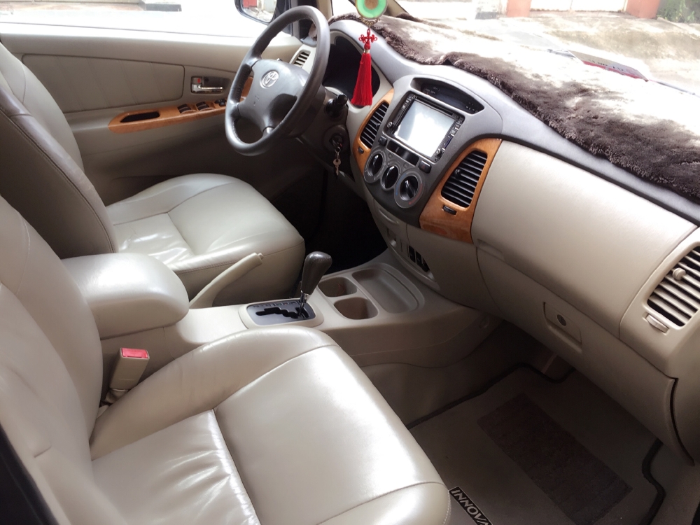 Bán Toyota Innova V 2009 tự động màu bạc xe giữ kỹ