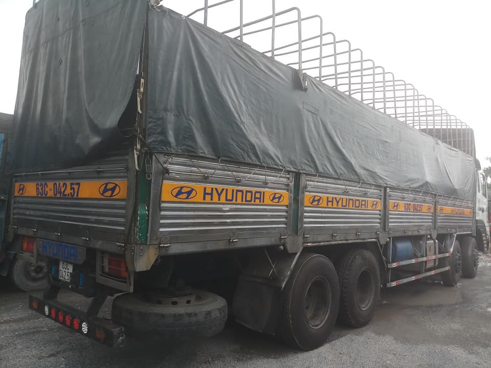 cần bán xe tải 4 chân hd320 đời 2014 ga cơ tải 17,6 tấn thùng dài 9m7 giá cực tốt
