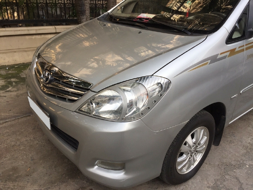 Bán Toyota Innova V 2009 tự động màu bạc xe giữ kỹ
