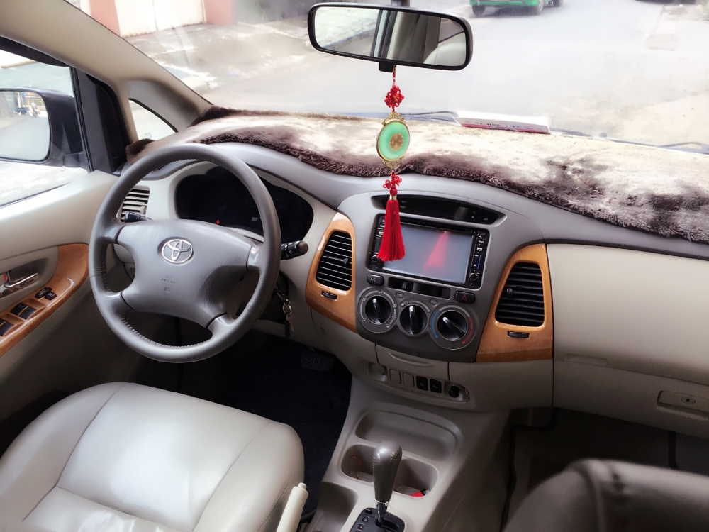 Bán Toyota Innova V 2009 tự động màu bạc xe giữ kỹ