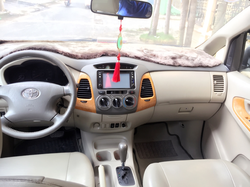 Bán Toyota Innova V 2009 tự động màu bạc xe giữ kỹ