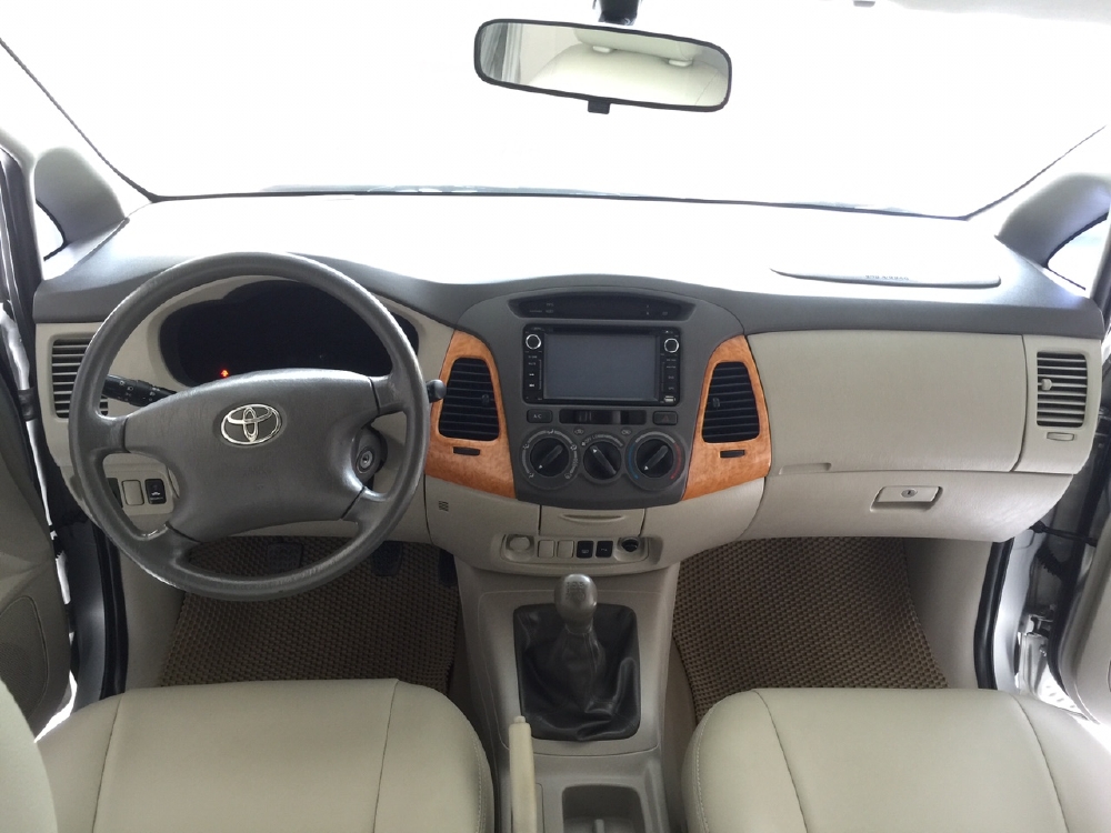 Toyota Innova 2.0G năm 2012, màu bạc, 1 chủ mua từ mới, xe công nhận mới.