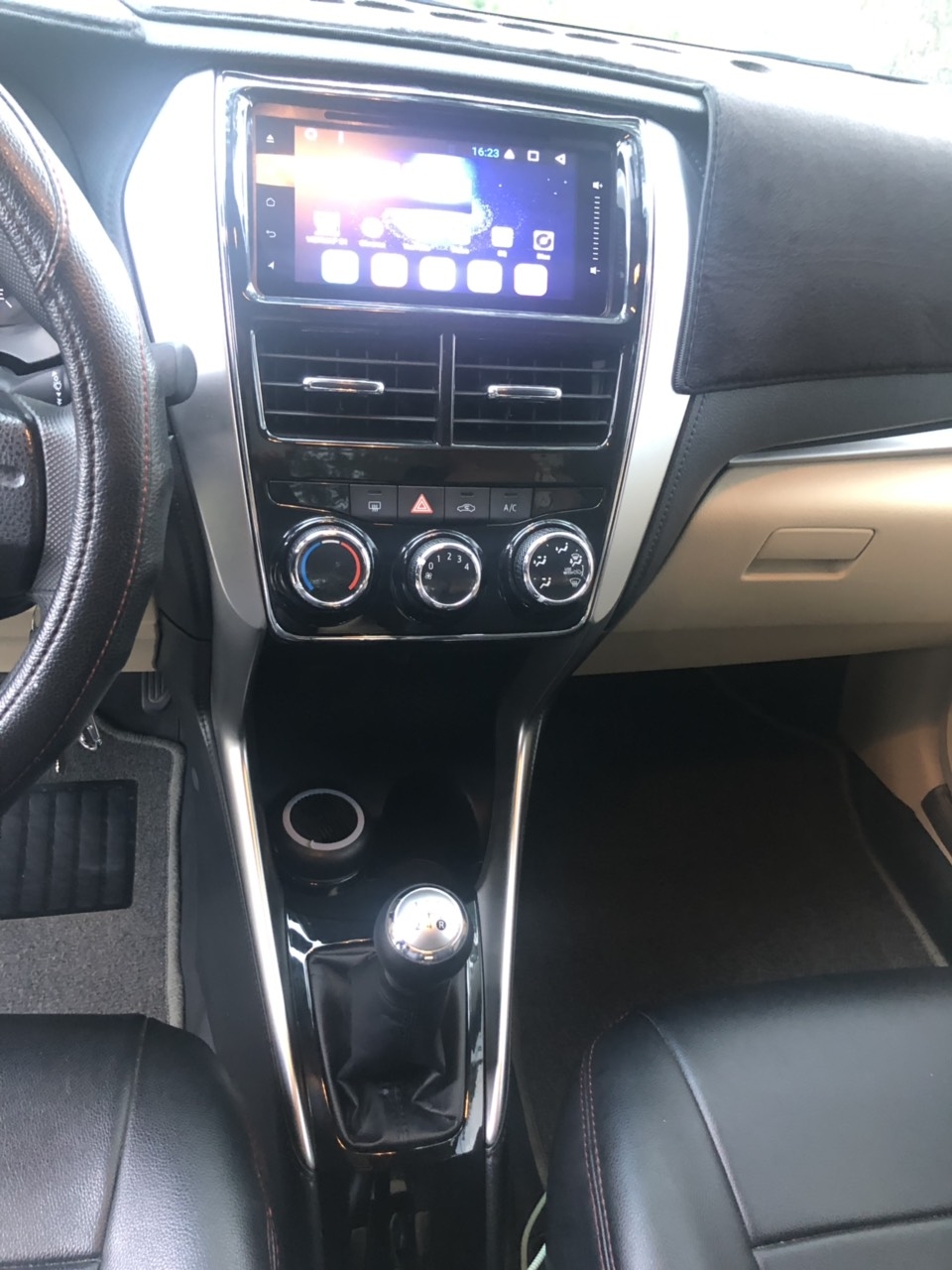 Toyota Vios 1.5MT E SX 2018 Form 2019 màu trắng