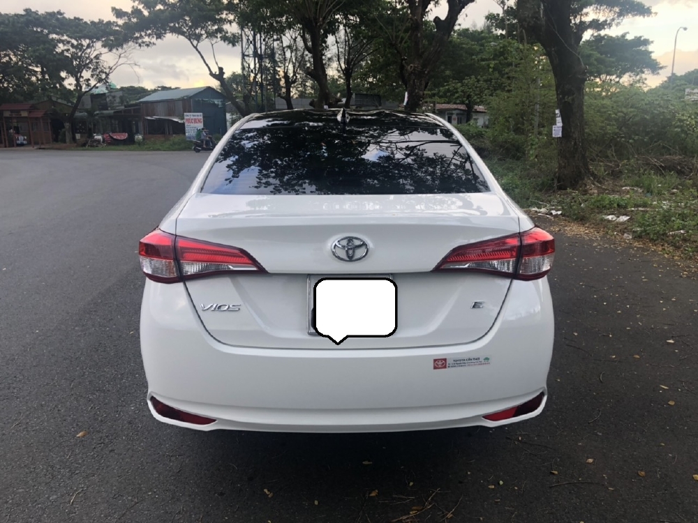 Toyota Vios 1.5MT E SX 2018 Form 2019 màu trắng
