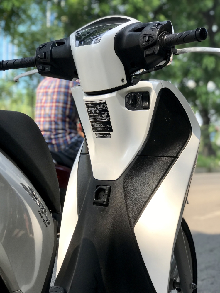 Cần Bán SH Việt 125 đời 2016 khoá Smartkey màu Trắng