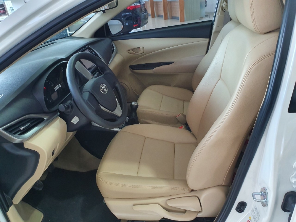 BÁN VIOS 1.5E SỐ SÀN MÀU TRẮNG - VAY 85% - TRẢ 130 TRIỆU NHẬN XE