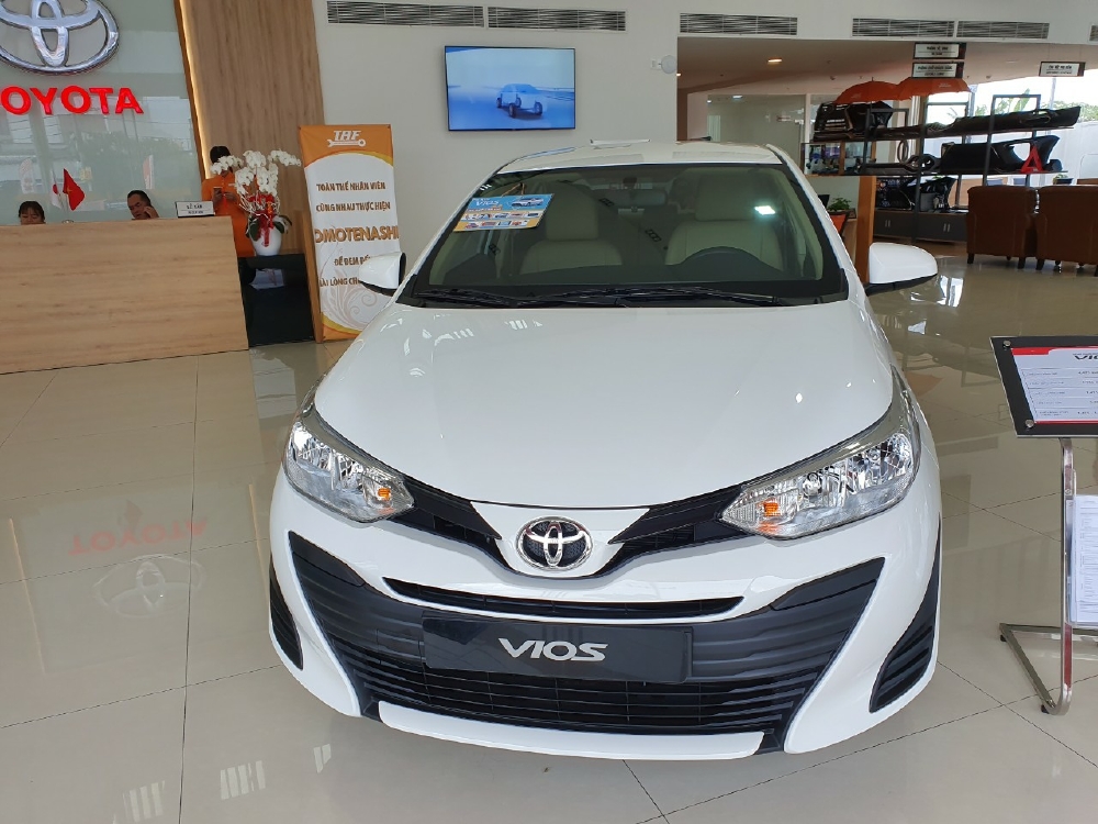 BÁN VIOS 1.5E SỐ SÀN MÀU TRẮNG - VAY 85% - TRẢ 130 TRIỆU NHẬN XE