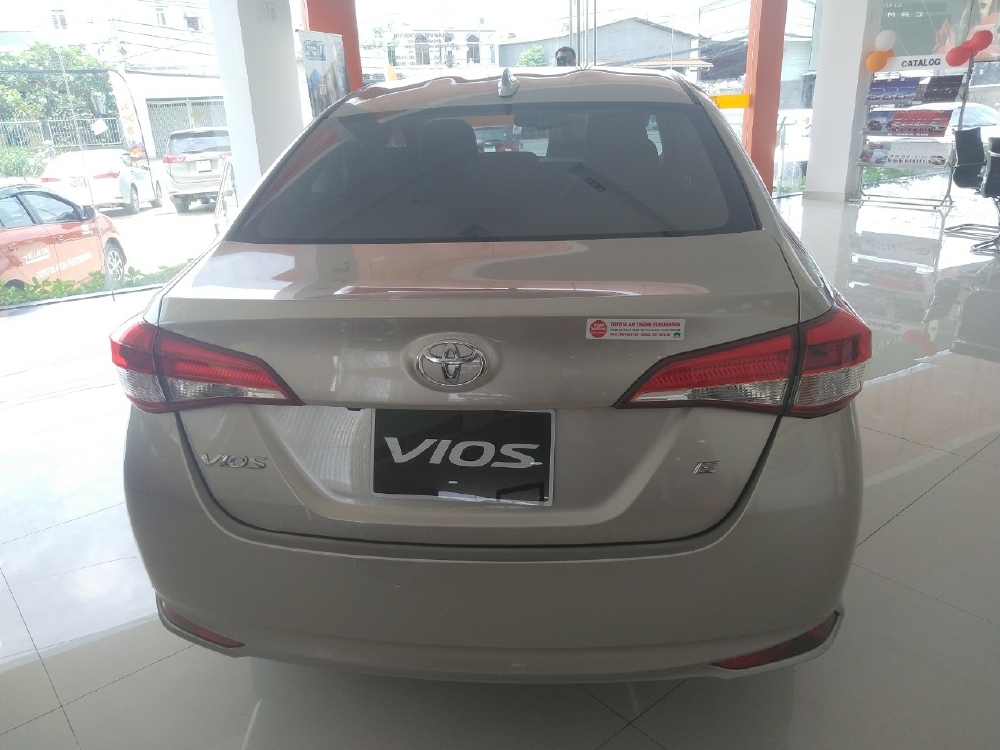 VIOS 1.5E SỐ SÀN MÀU NÂU VÀNG GIAO NGAY - HỔ TRỢ VAY NGÂN HÀNG - THANH TOÁN 130TR NHẬN XE