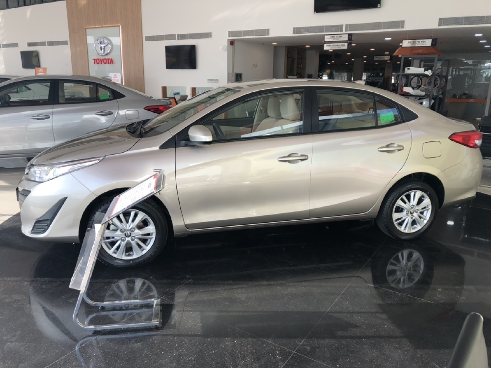 VIOS 1.5E SỐ SÀN MÀU NÂU VÀNG GIAO NGAY - HỔ TRỢ VAY NGÂN HÀNG - THANH TOÁN 130TR NHẬN XE