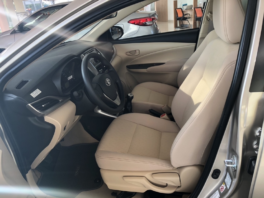 VIOS 1.5E SỐ SÀN MÀU NÂU VÀNG GIAO NGAY - HỔ TRỢ VAY NGÂN HÀNG - THANH TOÁN 130TR NHẬN XE
