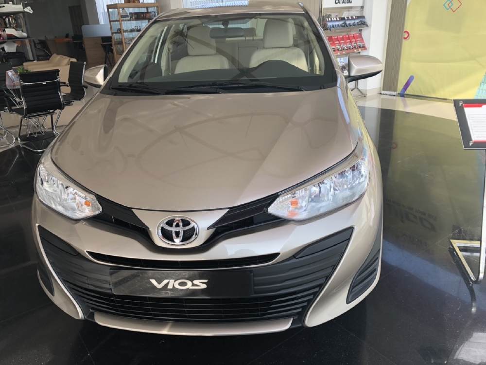 VIOS 1.5E SỐ SÀN MÀU NÂU VÀNG GIAO NGAY - HỔ TRỢ VAY NGÂN HÀNG - THANH TOÁN 130TR NHẬN XE
