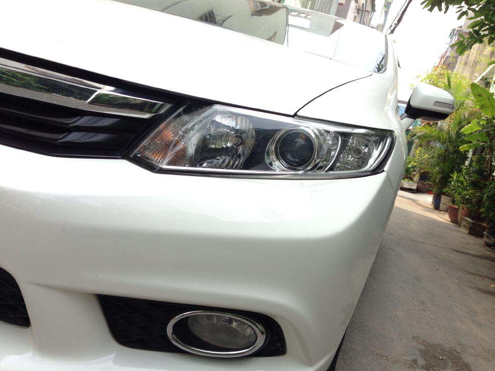 Bán Honda Civic 2.0 tự động 2012 màu Trắng cực kỳ trẻ trung