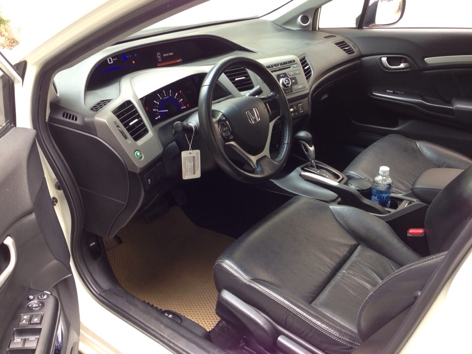 Bán Honda Civic 2.0 tự động 2012 màu Trắng cực kỳ trẻ trung