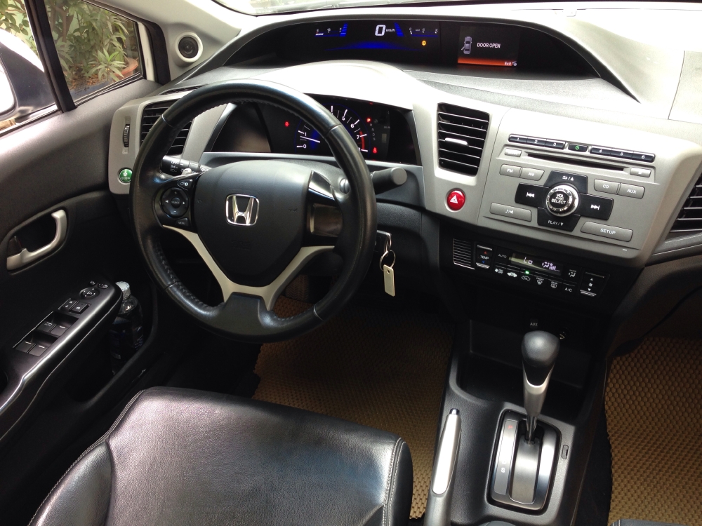 Bán Honda Civic 2.0 tự động 2012 màu Trắng cực kỳ trẻ trung