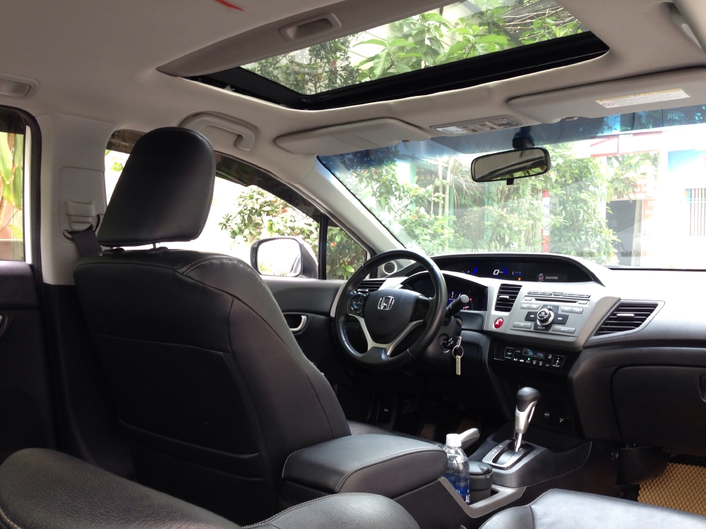 Bán Honda Civic 2.0 tự động 2012 màu Trắng cực kỳ trẻ trung