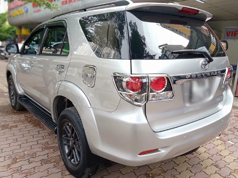 GIAO NGAY Toyota Fortuner 2.5G Máy dầu Số sàn sản xuất 2015