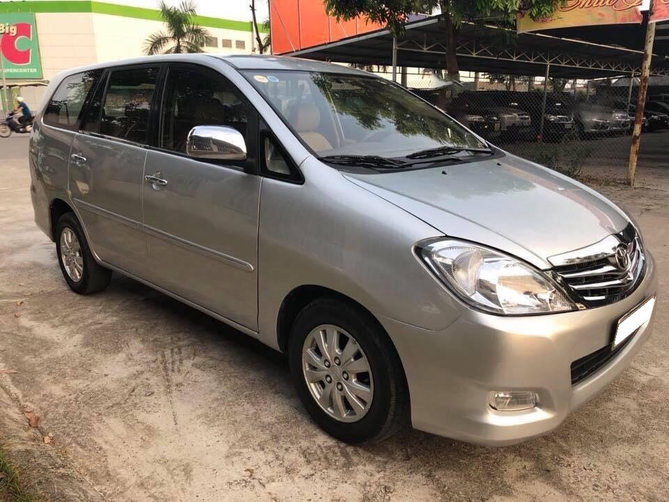 Bán Toyota Innova 2008 số sàn màu Bạc xe đi kỹ rất mới.