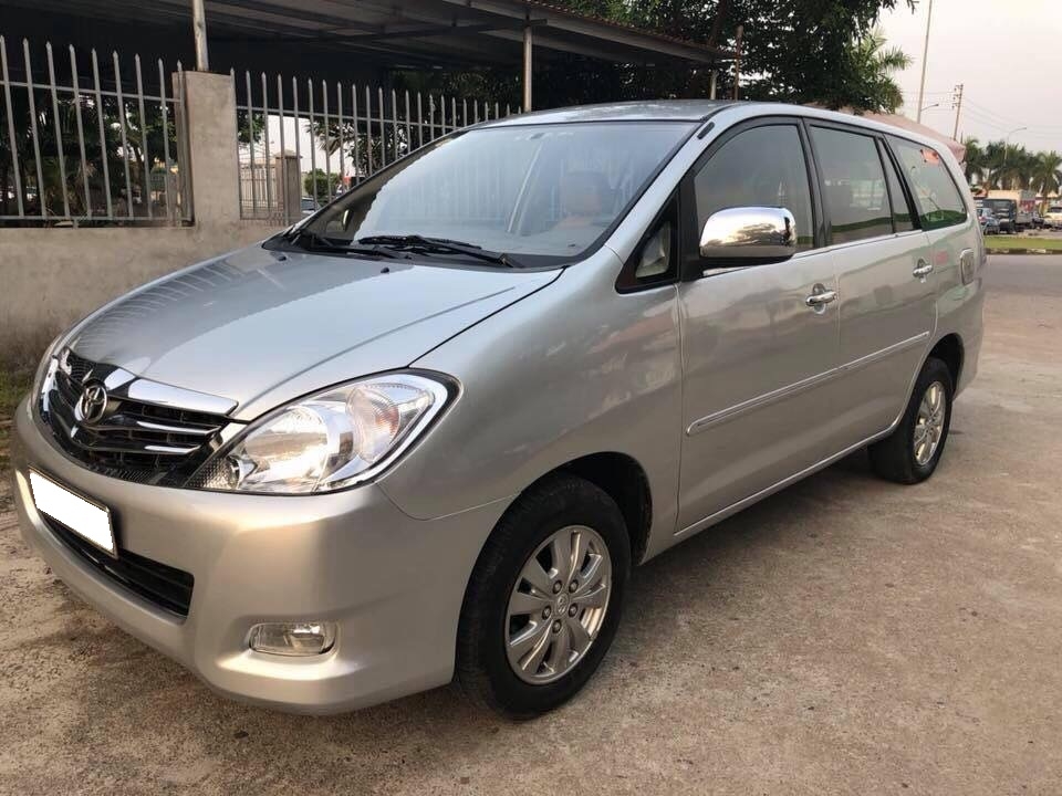 Bán Toyota Innova 2008 số sàn màu Bạc xe đi kỹ rất mới.