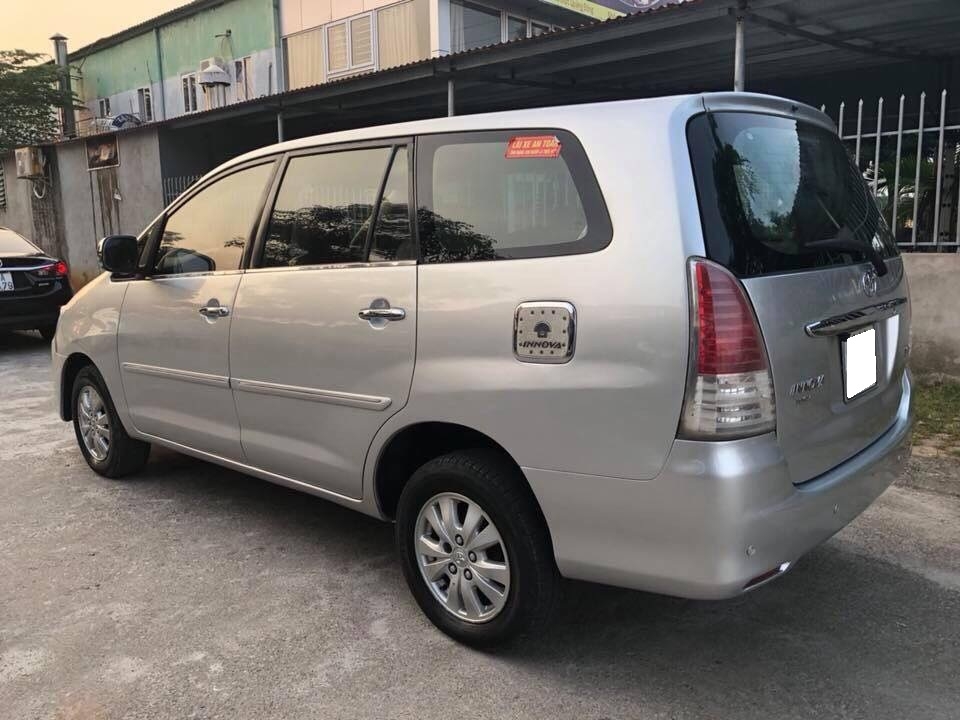 Bán Toyota Innova 2008 số sàn màu Bạc xe đi kỹ rất mới.