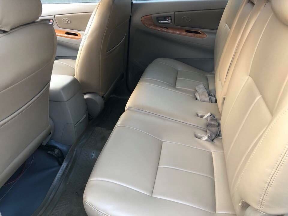Bán Toyota Innova 2008 số sàn màu Bạc xe đi kỹ rất mới.