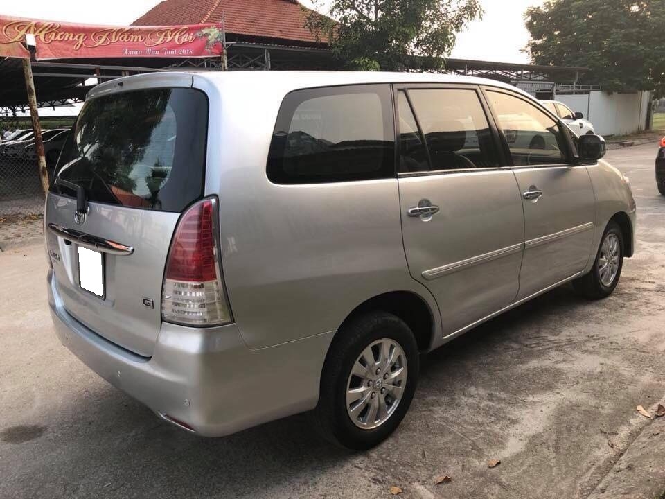 Bán Toyota Innova 2008 số sàn màu Bạc xe đi kỹ rất mới.