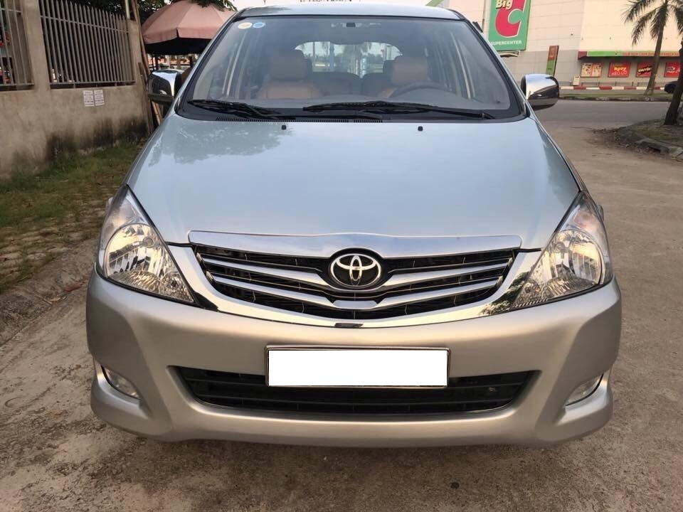 Bán Toyota Innova 2008 số sàn màu Bạc xe đi kỹ rất mới.