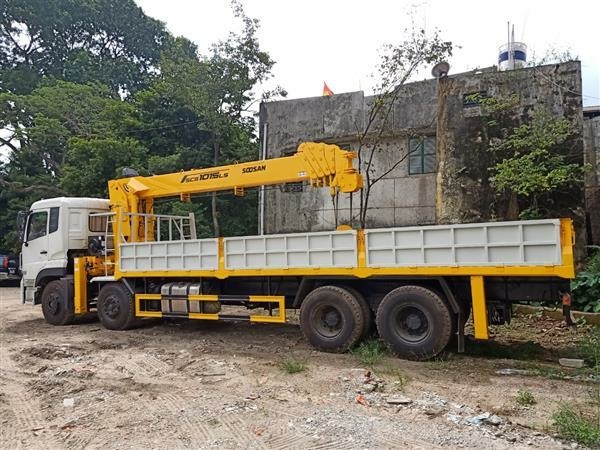 XE CẨU TỰ HÀNH DongFeng Hoàng Huy gắn cẩu soosan 12 tấn 5 đốt