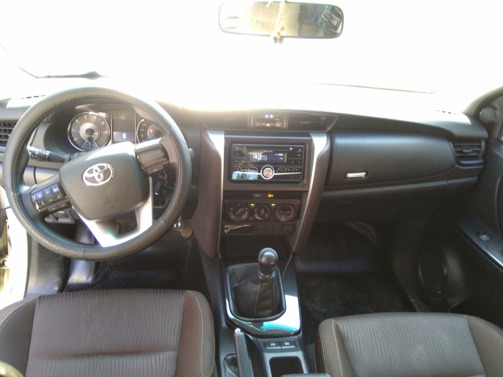 Bán nhanh Toyota Fotuner 2017
