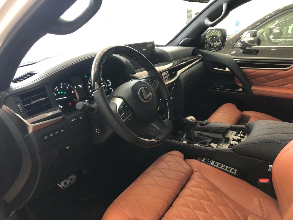 Bán Lexus LX570 Super Sport Autobiography MBS Edition sản xuất 2019, bản 04 chỗ.