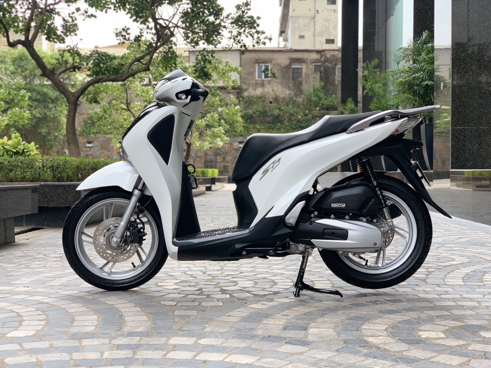 Cần bán SH Việt 150 ABS cuối 2017 màu trắng- Biển Vip