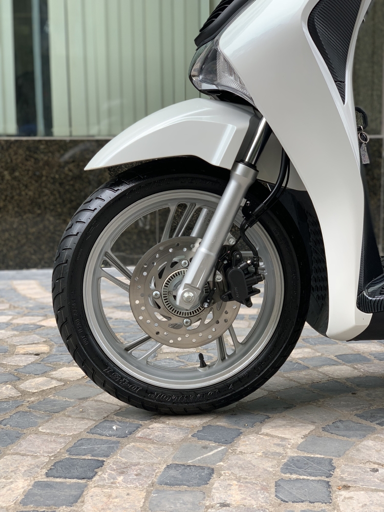 Cần bán SH Việt 150 ABS cuối 2017 màu trắng- Biển Vip