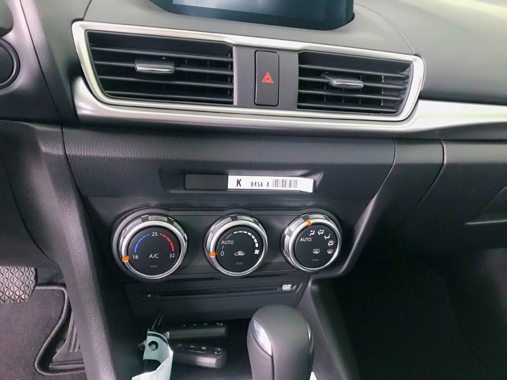 MAZDA 3,ƯU ĐÃI LỚN,TẶNG TIỀN MẶT+PHỤ KIỆN,HỖ TRỢ 85%,LH:0909514137-GIAO XE NGAY
