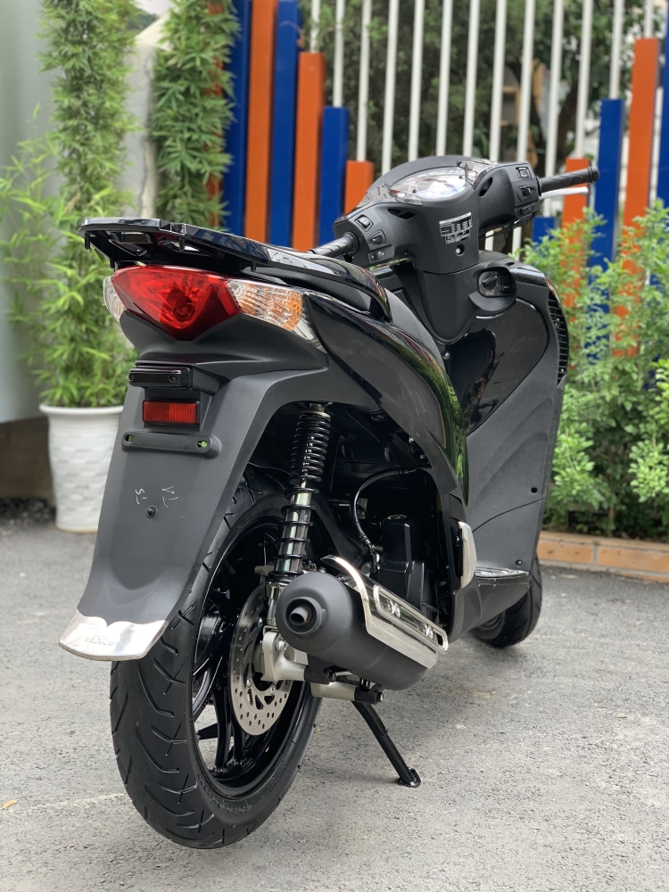 Xe Đủ hồ sơ gốc cầm tay vào tên luôn-SH Việt 150 Full nhập 2016