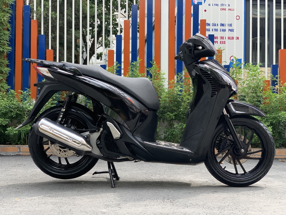Xe Đủ hồ sơ gốc cầm tay vào tên luôn-SH Việt 150 Full nhập 2016
