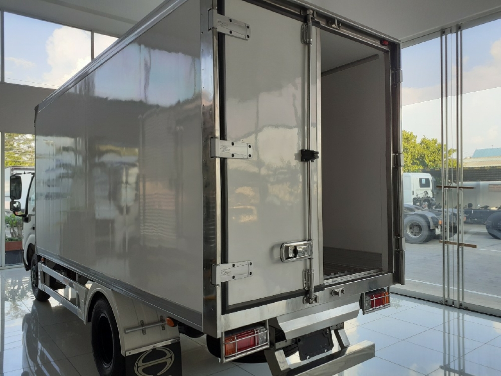 XE TẢI HINO THÙNG ĐÔNG LẠNH 1,9 TẤN