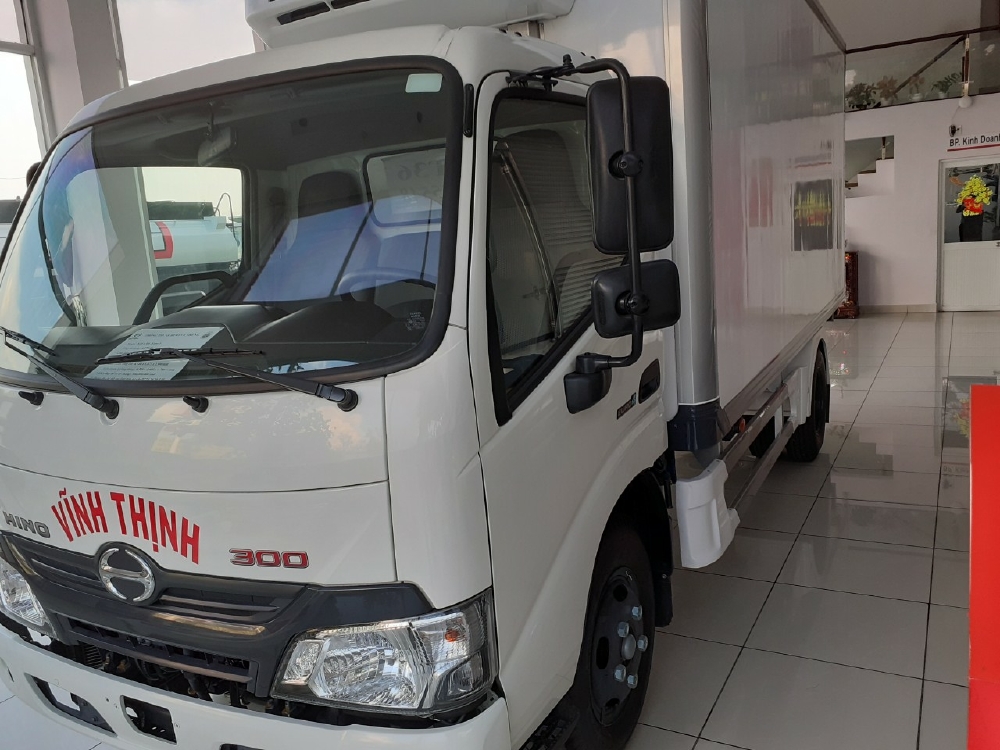 XE TẢI HINO THÙNG ĐÔNG LẠNH 1,9 TẤN