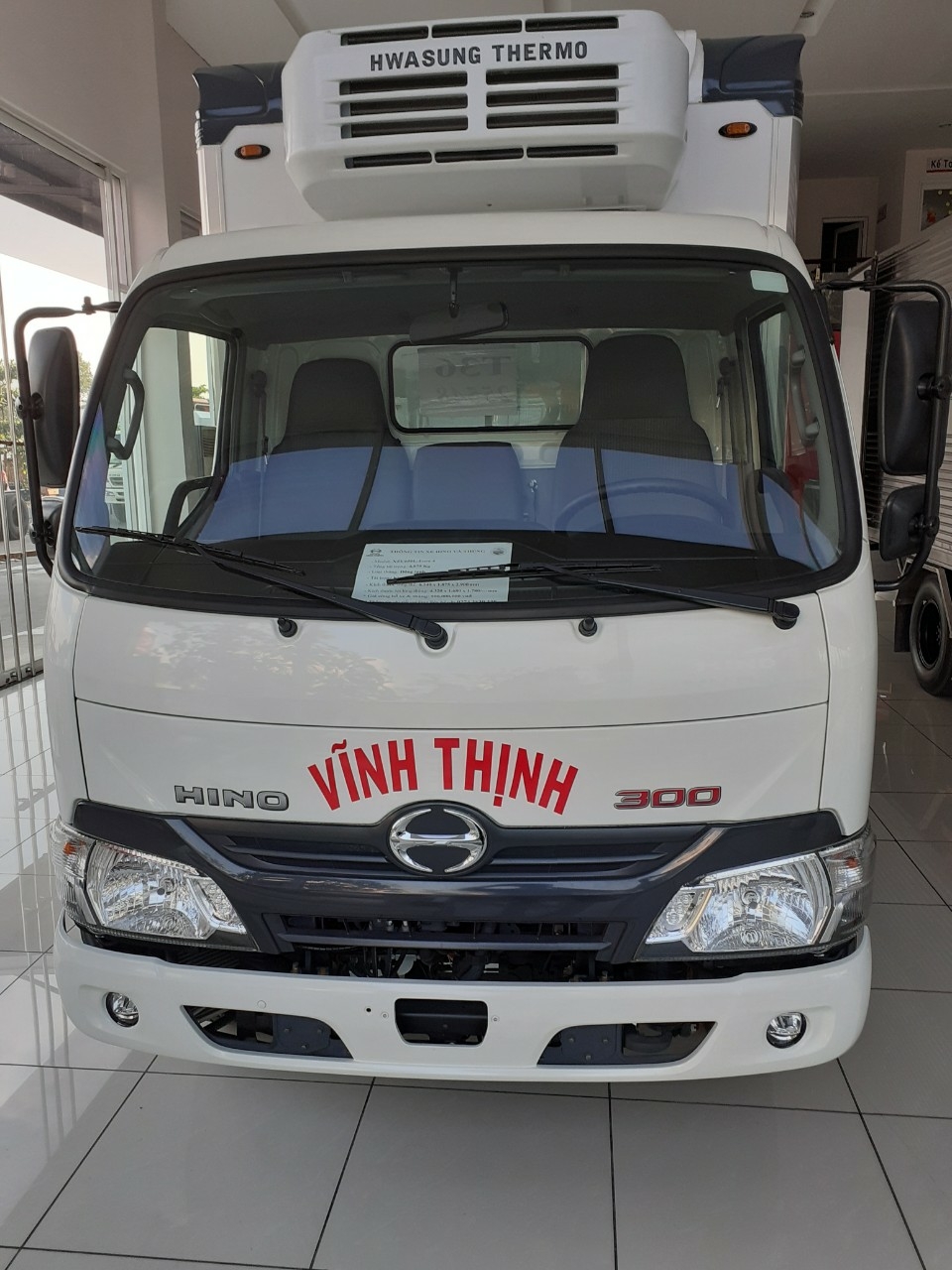 XE TẢI HINO THÙNG ĐÔNG LẠNH 1,9 TẤN