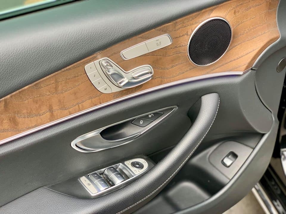 Bán Mercedes E200 màu đen 2018 đk 2019 tự động zin như mới.