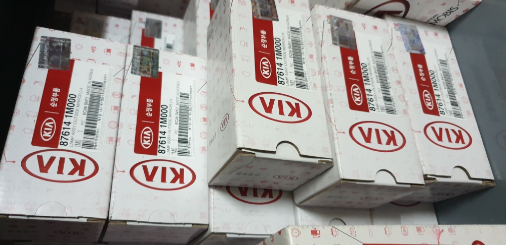 ĐEN XI NHAN KÍNH CHIẾU HẬU KIA FORTE, MÃ :876141M000